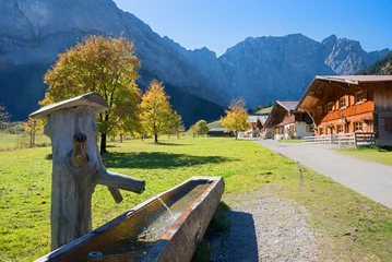 Fotobehang Eng-Almen und Brunnen im Karwendel, Ahornboden Tirol © SusaZoom
