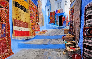 Fototapete Marokko Typische schöne marokkanische Architektur in der blauen Medina der Stadt Chefchaouen in Marokko