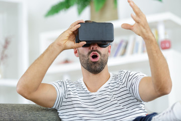 Naklejka premium man wearing vr headset and experiencing virtual reality