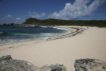 vagues qui éclatent sur les rochers Océan, Plage, mer des Caraibes