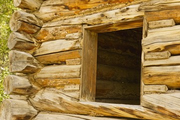 Log cabin window construction