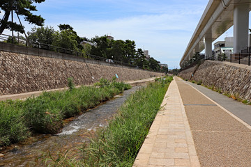 川沿いの風景