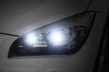 Modern car headlights © khunkornStudio