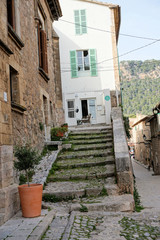 Fototapeta na wymiar narrow street and staircase in old town