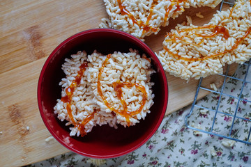 Crispy rice with caramel topping