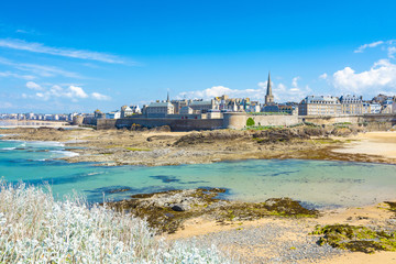 Beautiful view of the city of Privateers - Saint Malo in Brittany, France - obrazy, fototapety, plakaty