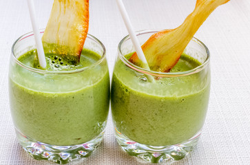 mise en bouche, velouté de légumes et chips de patates