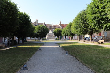 Ville de Langres - Monument aux morts de la Première Guerre et de la seconde guerre Mondiale - Département de la Haute Marne - France