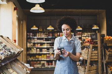 Sales assistant in food market using a scanner
