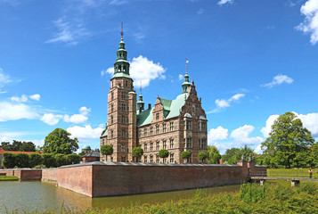Beautiful view of Rosenborg castle from the King's garden in central Copenhagen. The castle was built as country summerhouse in 1606 in Dutch Renaissance style.