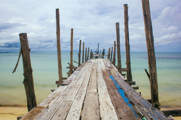 Fototapeta premium Wood bridge on beach with beautiful sky