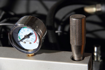 Obraz na płótnie Canvas Pressure gauge inside an endothermic engine.