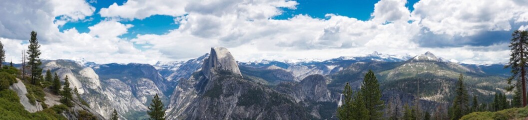 Fototapeta premium Pano of Yosemite Valley from Glacier Point