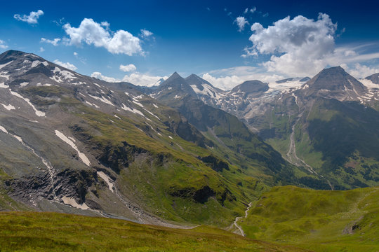 High Alpine road Fuscher Torl view point, Grossglockner Hochalpenstrasse, Austria.