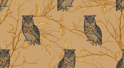 Naadloos patroon met bosvogels, uilen en boomtakken.