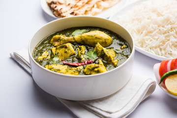 palak/spinach Chicken or Murg Saagwala served in a bowl with Naan and rice