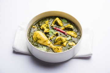 palak/spinach Chicken or Murg Saagwala served in a bowl with Naan and rice