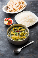 palak/spinach Chicken or Murg Saagwala served in a bowl with Naan and rice