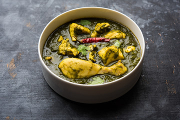 palak/spinach Chicken or Murg Saagwala served in a bowl with Naan and rice