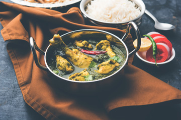 palak/spinach Chicken or Murg Saagwala served in a bowl with Naan and rice