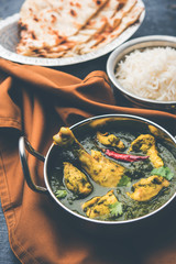 palak/spinach Chicken or Murg Saagwala served in a bowl with Naan and rice