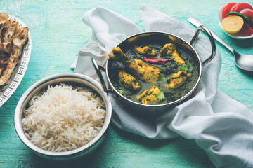 palak/spinach Chicken or Murg Saagwala served in a bowl with Naan and rice