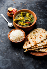 palak/spinach Chicken or Murg Saagwala served in a bowl with Naan and rice