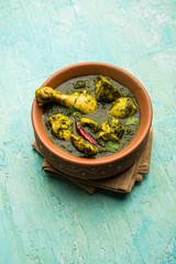 palak/spinach Chicken or Murg Saagwala served in a bowl with Naan and rice