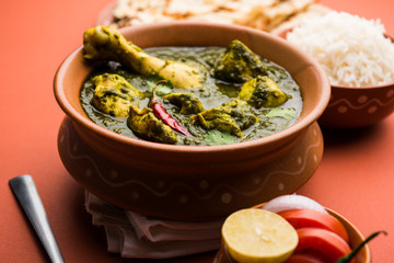 palak/spinach Chicken or Murg Saagwala served in a bowl with Naan and rice