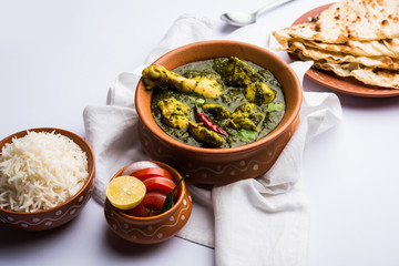 palak/spinach Chicken or Murg Saagwala served in a bowl with Naan and rice