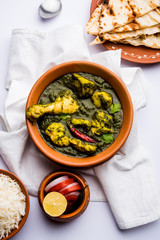 palak/spinach Chicken or Murg Saagwala served in a bowl with Naan and rice