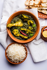 palak/spinach Chicken or Murg Saagwala served in a bowl with Naan and rice