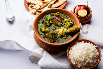 palak/spinach Chicken or Murg Saagwala served in a bowl with Naan and rice