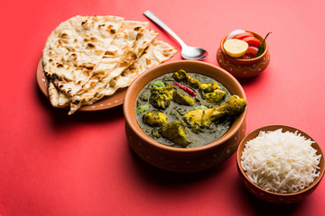 palak/spinach Chicken or Murg Saagwala served in a bowl with Naan and rice