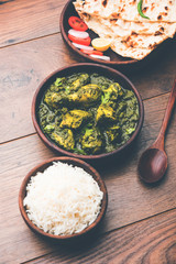 palak/spinach Chicken or Murg Saagwala served in a bowl with Naan and rice