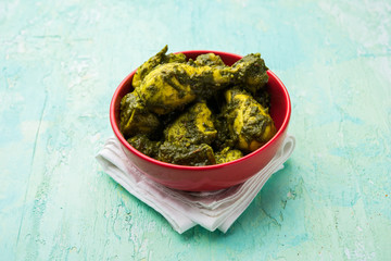 palak/spinach Chicken or Murg Saagwala served in a bowl with Naan and rice