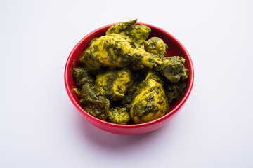 palak/spinach Chicken or Murg Saagwala served in a bowl with Naan and rice