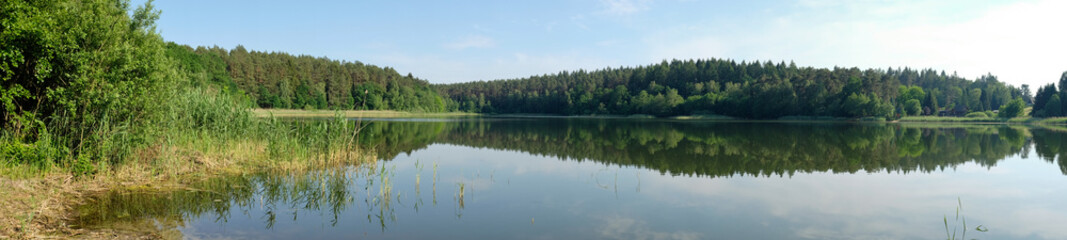 Fototapeta na wymiar ultrawide summer lake panorama