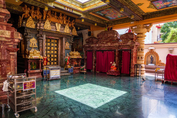 Fototapeta na wymiar Interior of Hindu temple in Singapore 