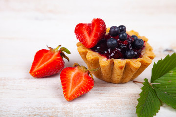 Small berry cake and and strawberries