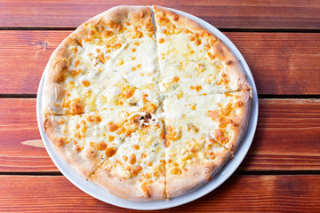 Pizza quattro formaggi