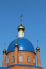 Fototapeta na wymiar blue dome of the village church in Russia