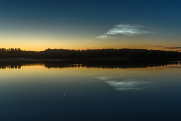Obraz premium clouds noctilucent stars lake sky reflection