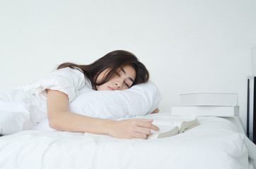 People read sleeping books..