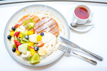 フルーツがのったパンケーキ