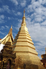Fototapeta premium golden pagoda in thailand