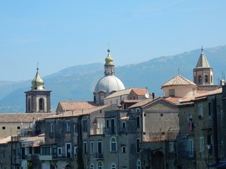 Fototapeta na wymiar Sant'Agata de Goti - Cupole del centro storico