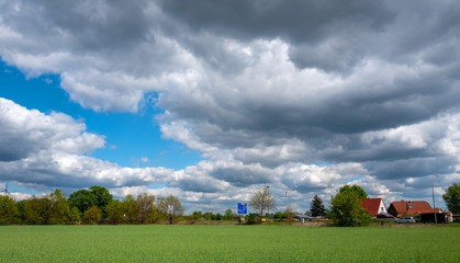 Landschaft mit Wolken