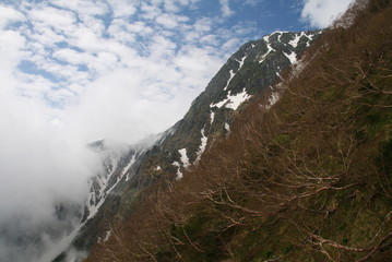 南アルプス　白峰三山テント縦走　白根御池から北岳への登り　北岳バットレスを仰ぎ見る