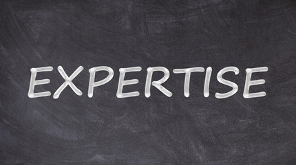 Obraz premium Expertise written on blackboard